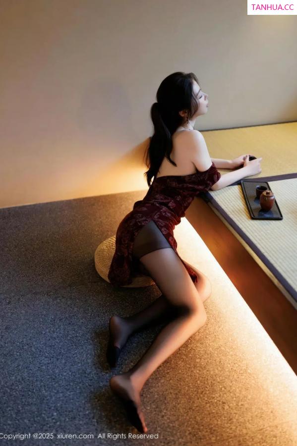 梦心玥  [XiuRen]高清写真图 2025.04.02 No.10106 梦心玥 红色旗袍第22张图片